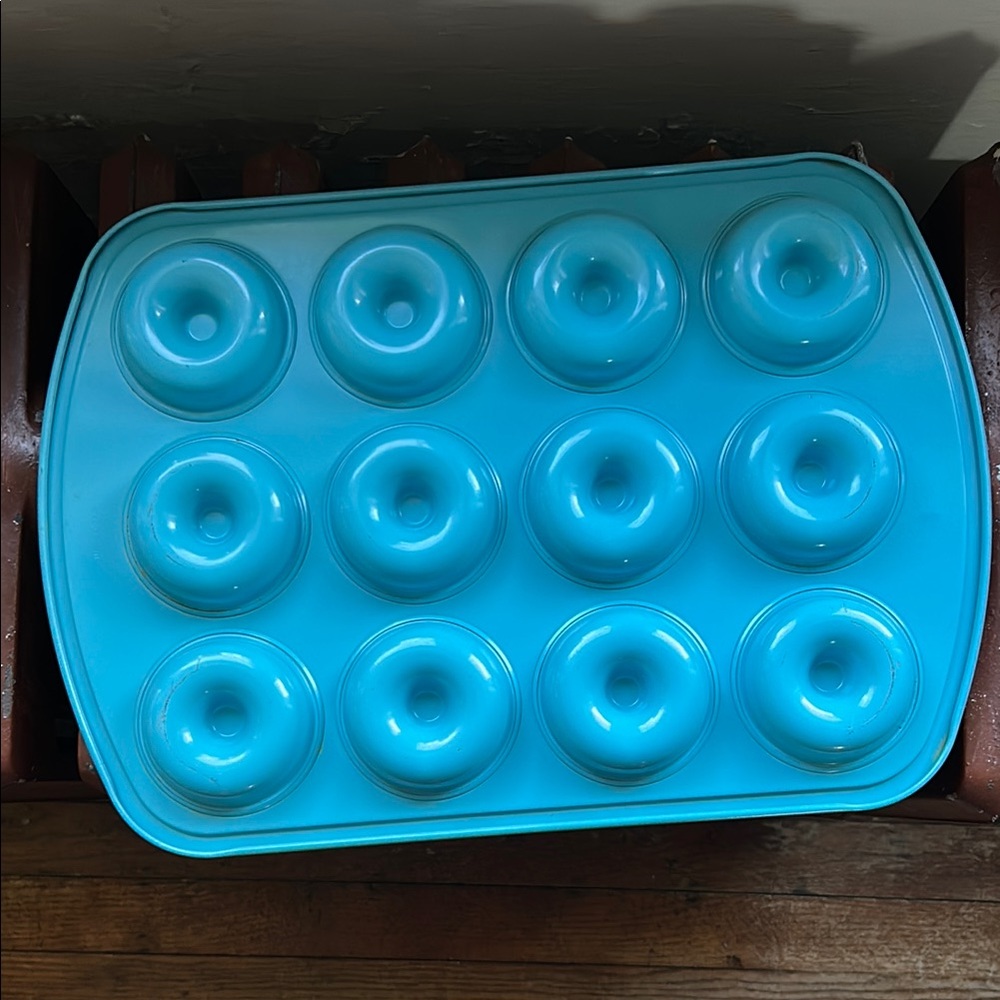 Pampered Chef Silver/Teal Donut Baking Pan - Picture 2 of 4